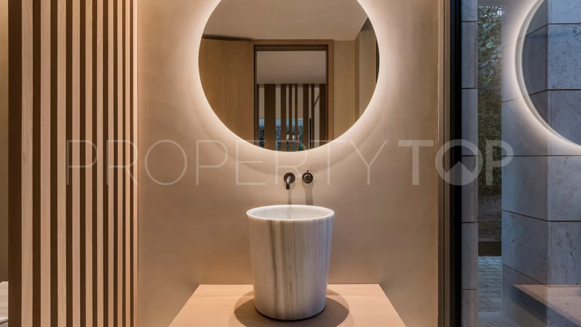For sale Kings & Queens villa