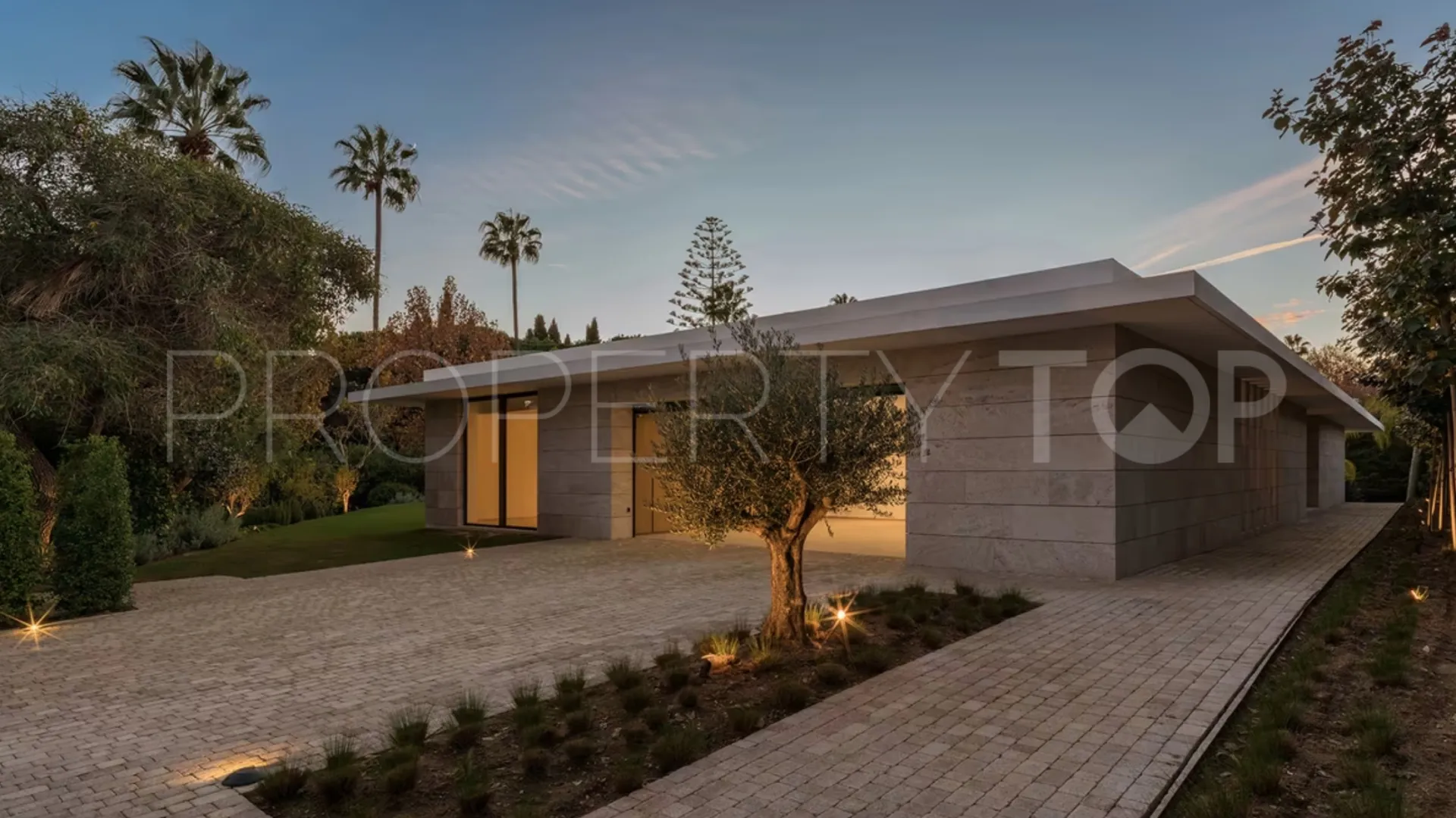For sale Kings & Queens villa