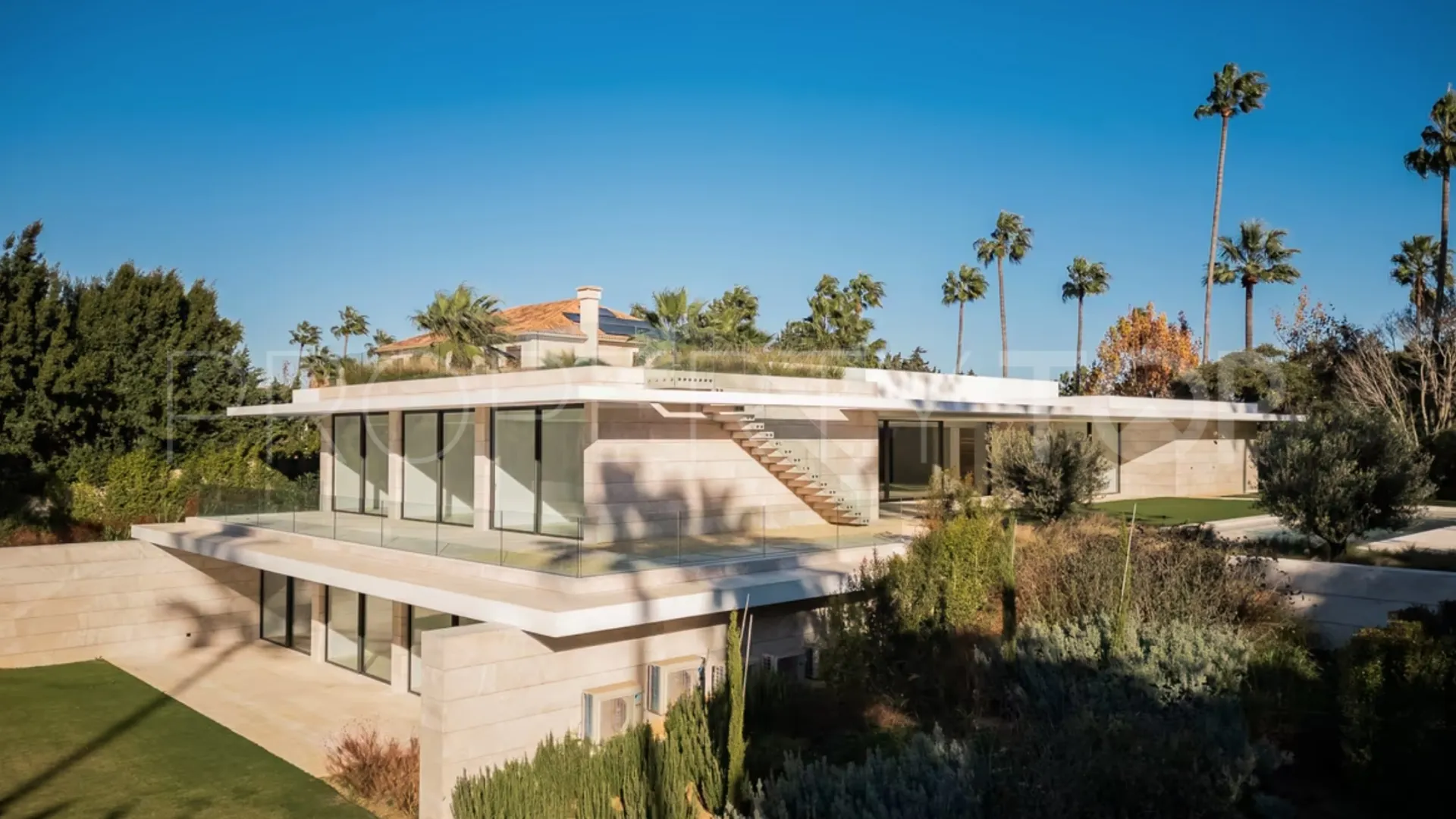 For sale Kings & Queens villa