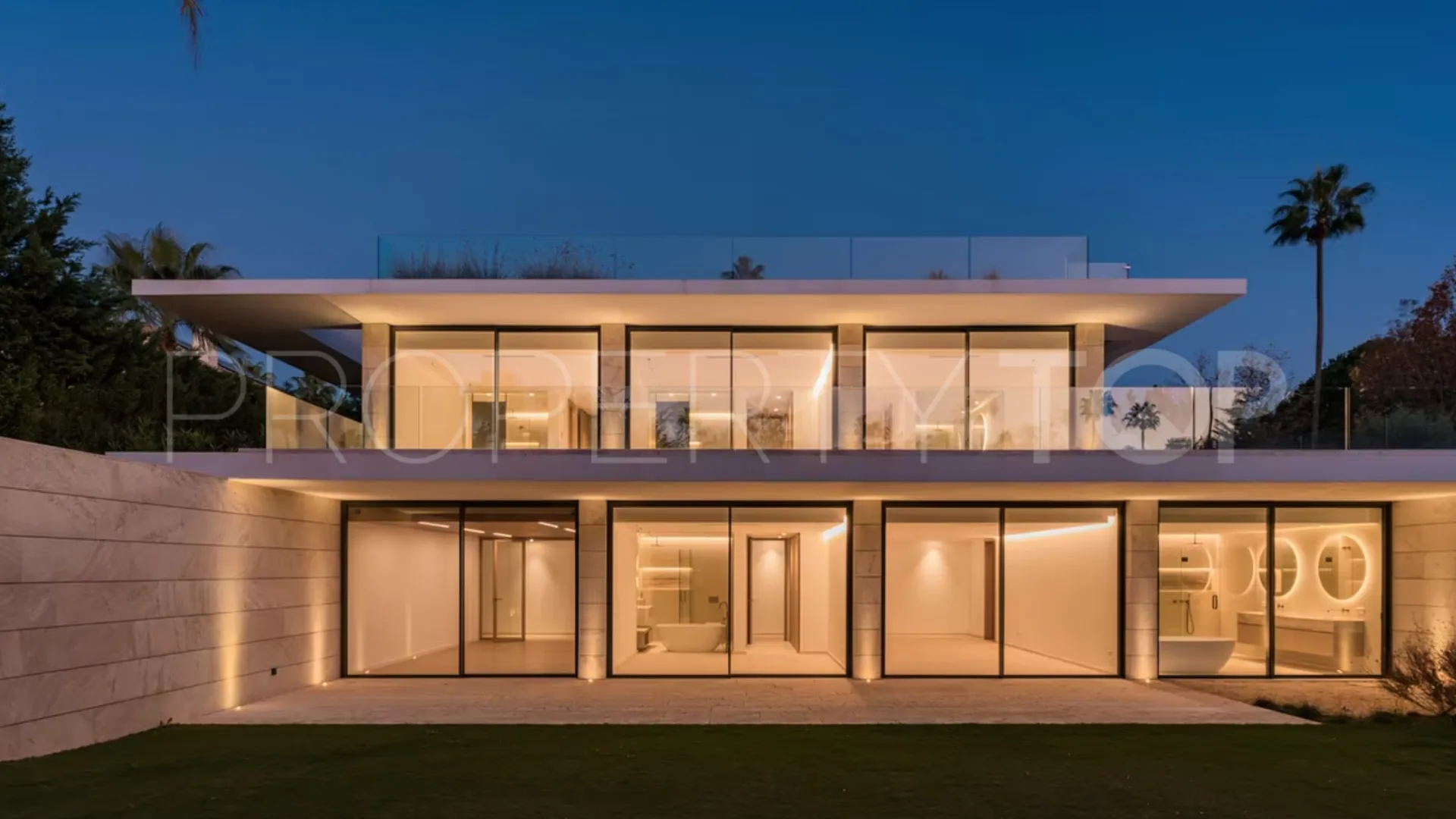For sale Kings & Queens villa