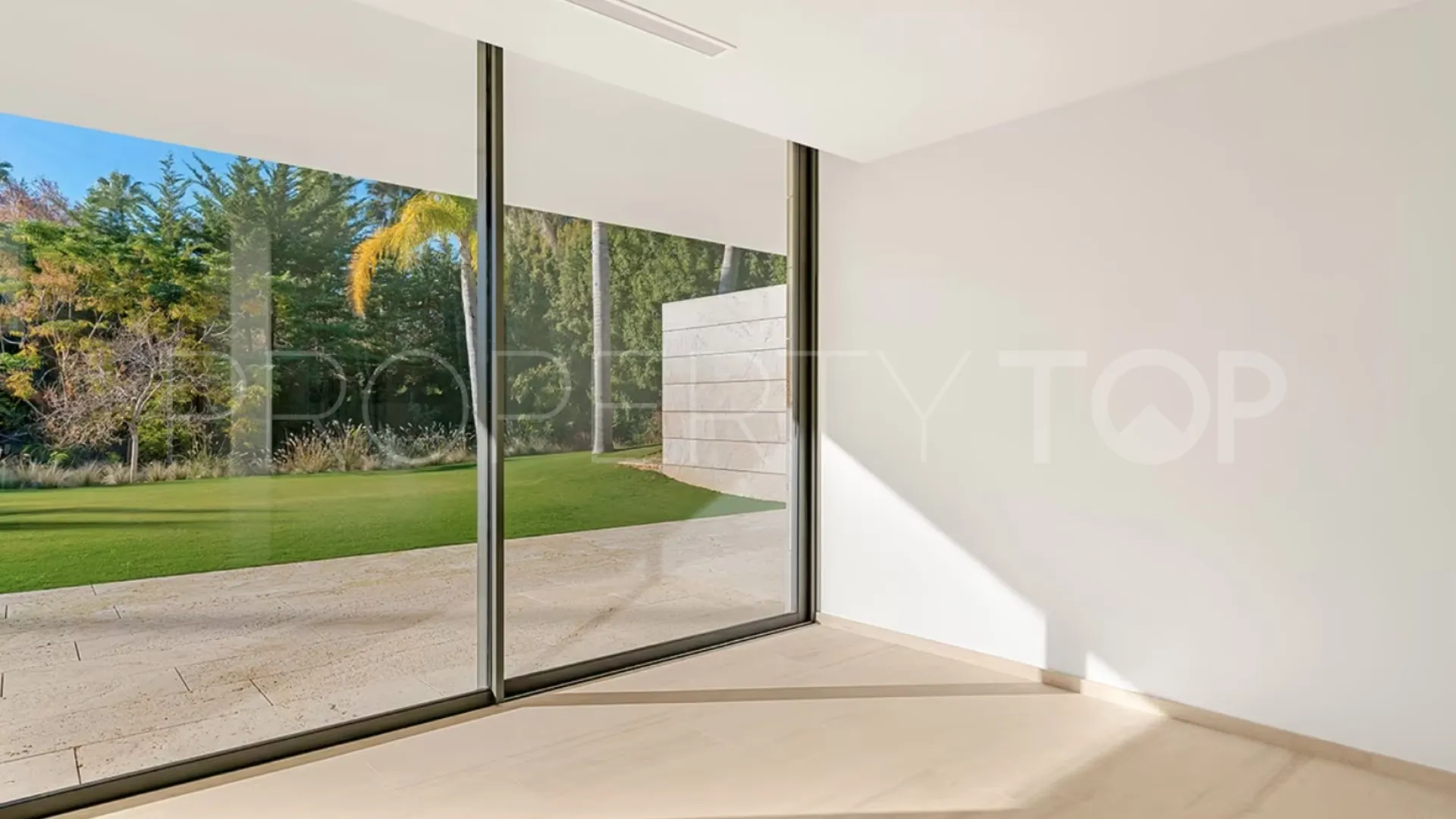 For sale Kings & Queens villa