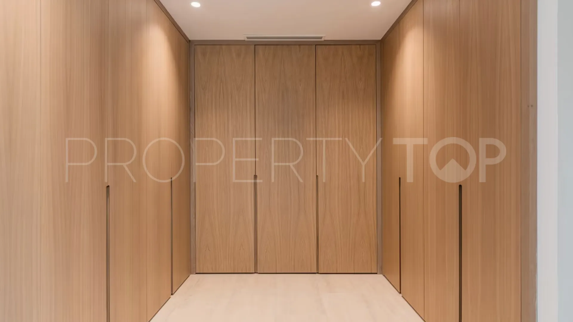 For sale Kings & Queens villa