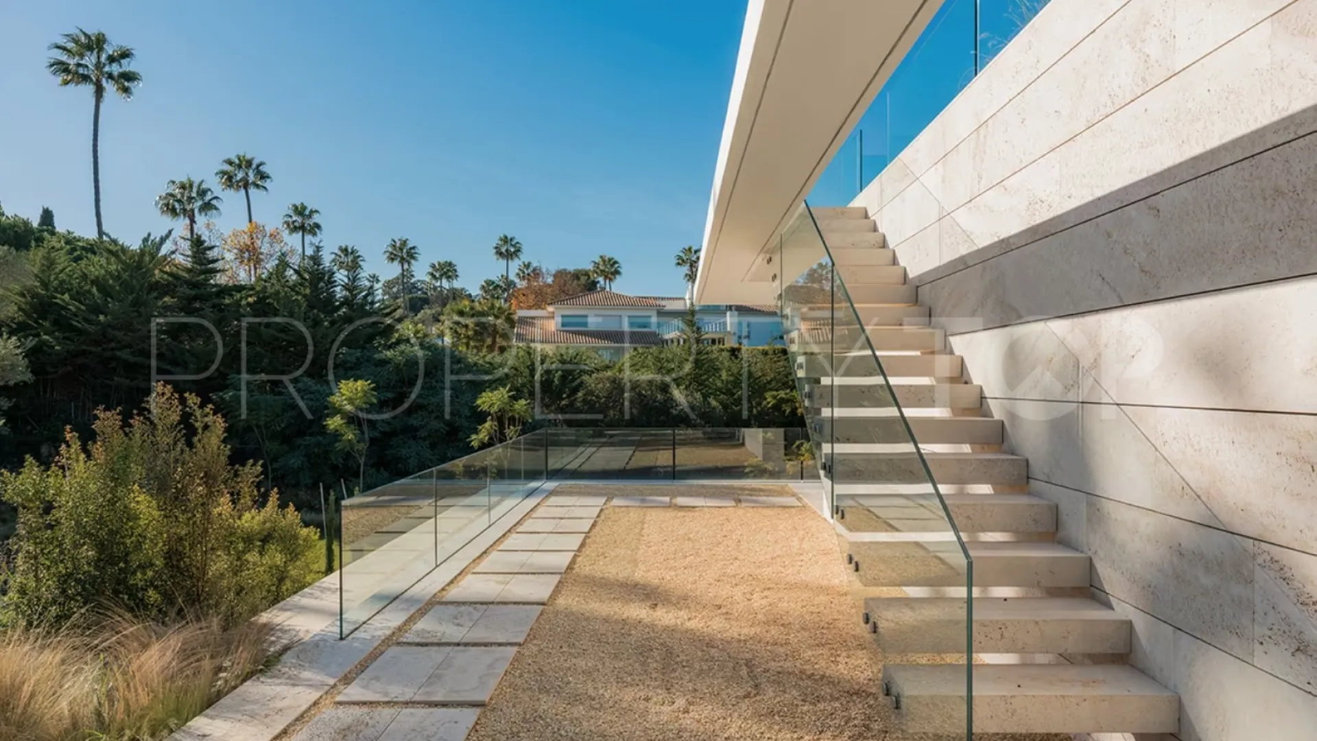 For sale Kings & Queens villa