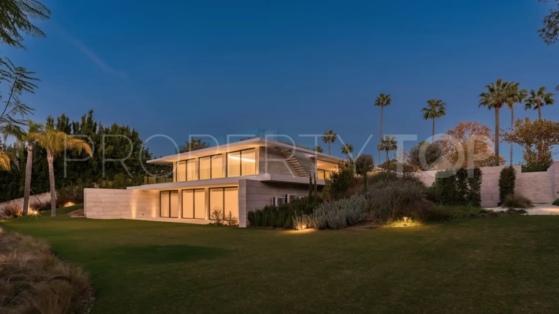 For sale Kings & Queens villa