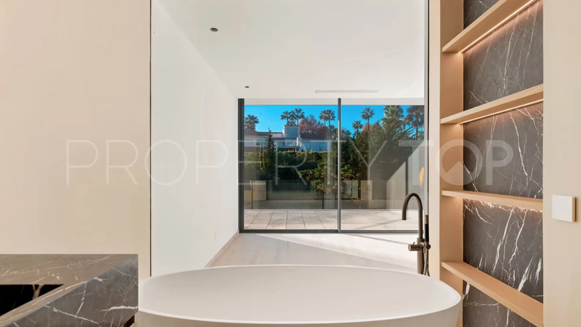 For sale Kings & Queens villa