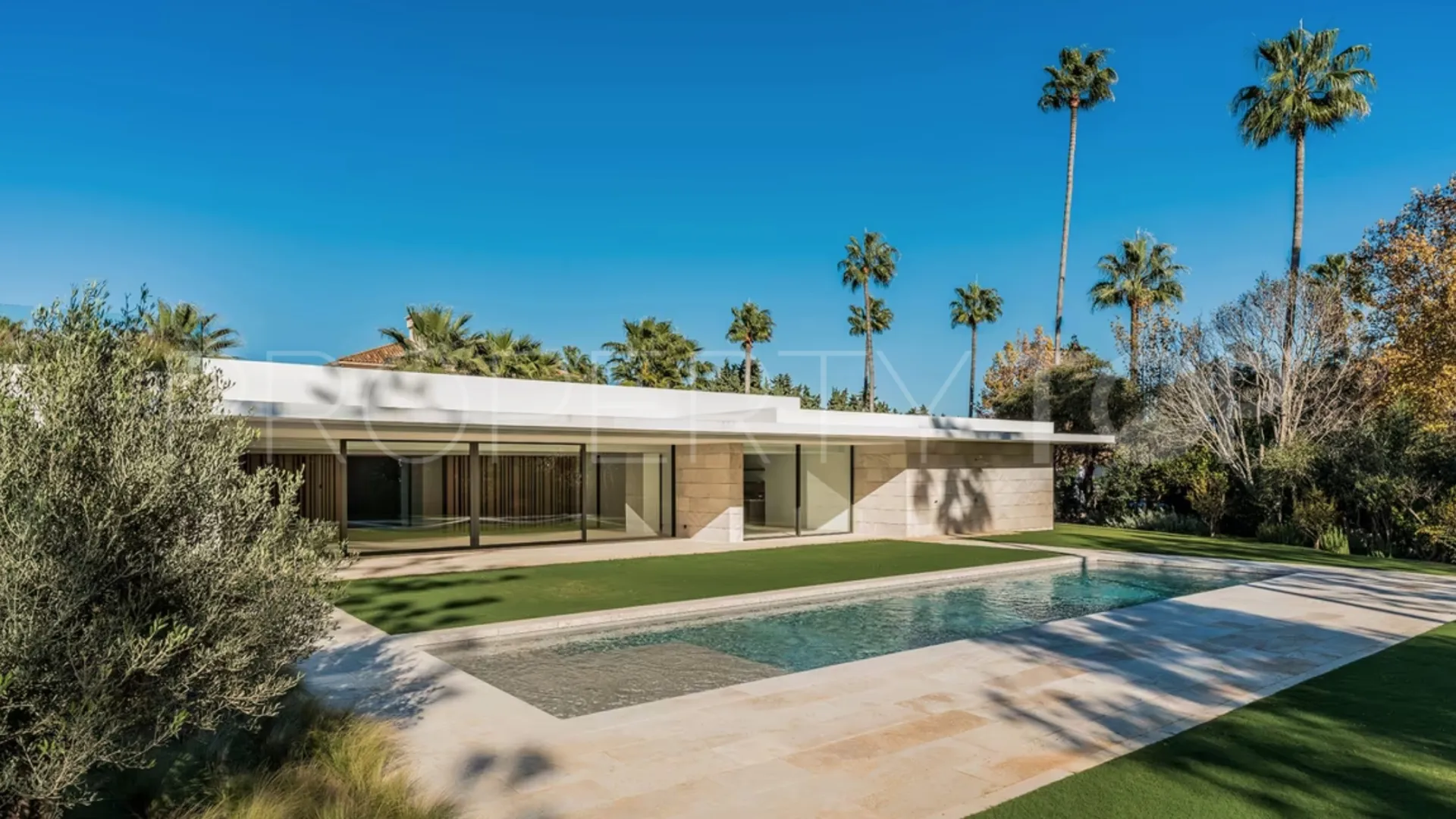 For sale Kings & Queens villa