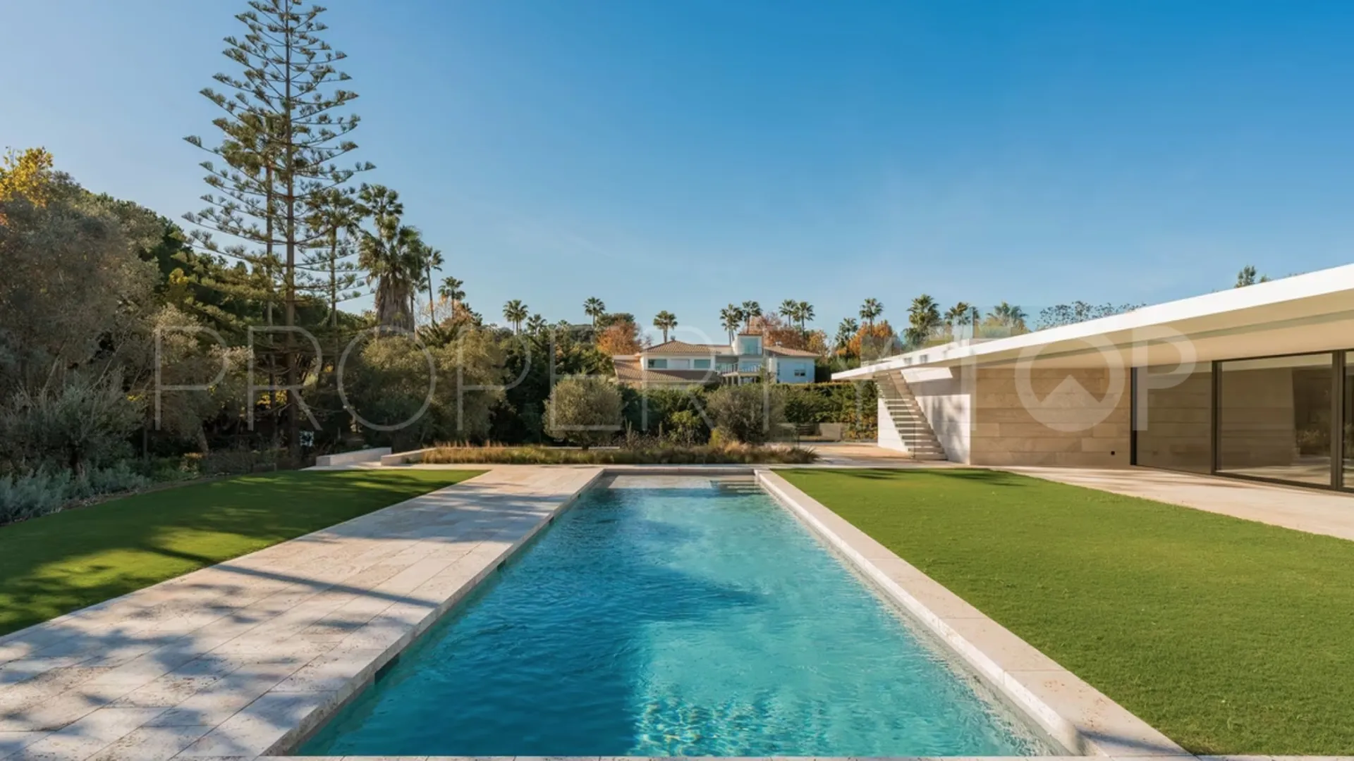 For sale Kings & Queens villa