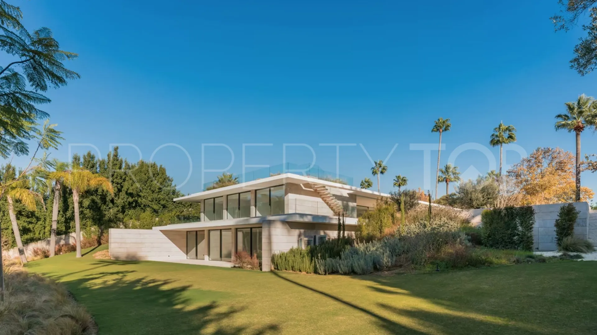 For sale Kings & Queens villa