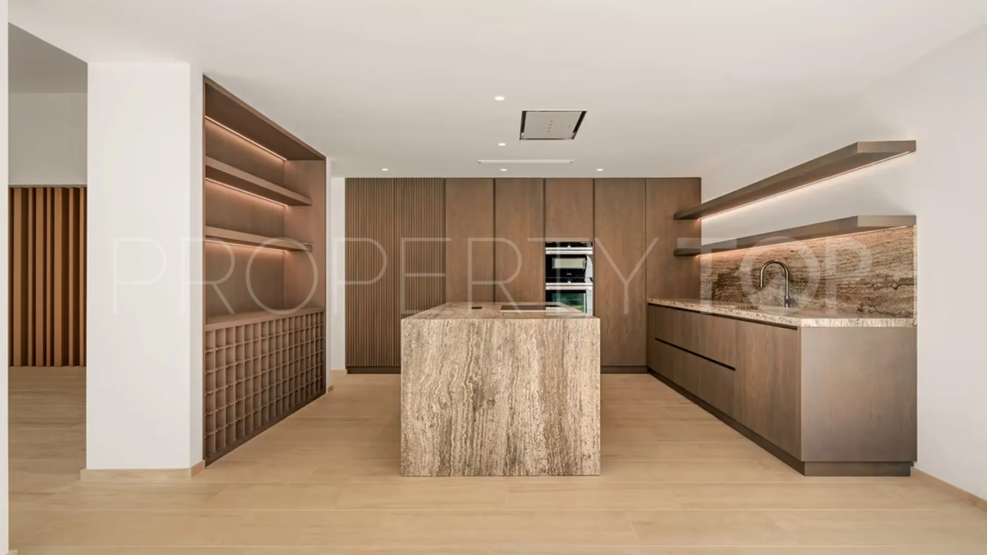 For sale Kings & Queens villa