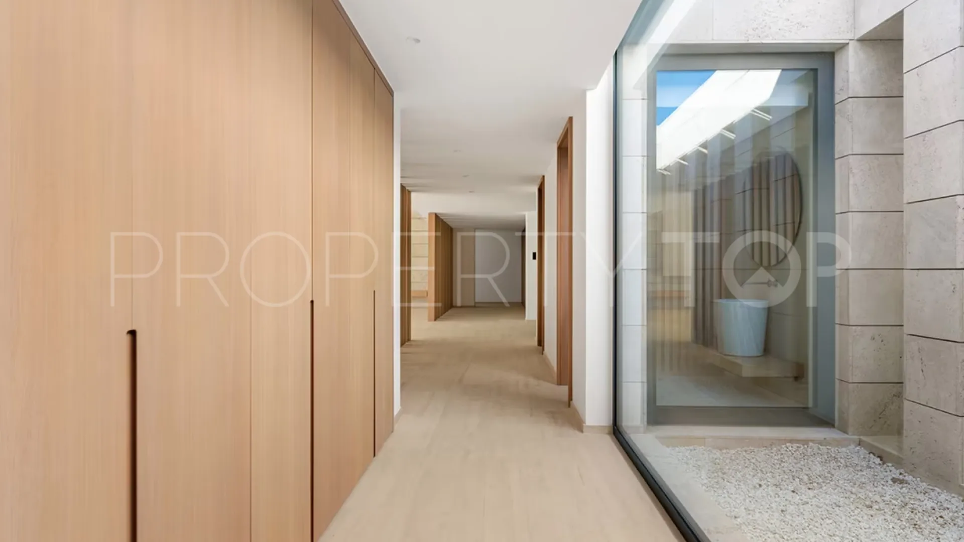 For sale Kings & Queens villa