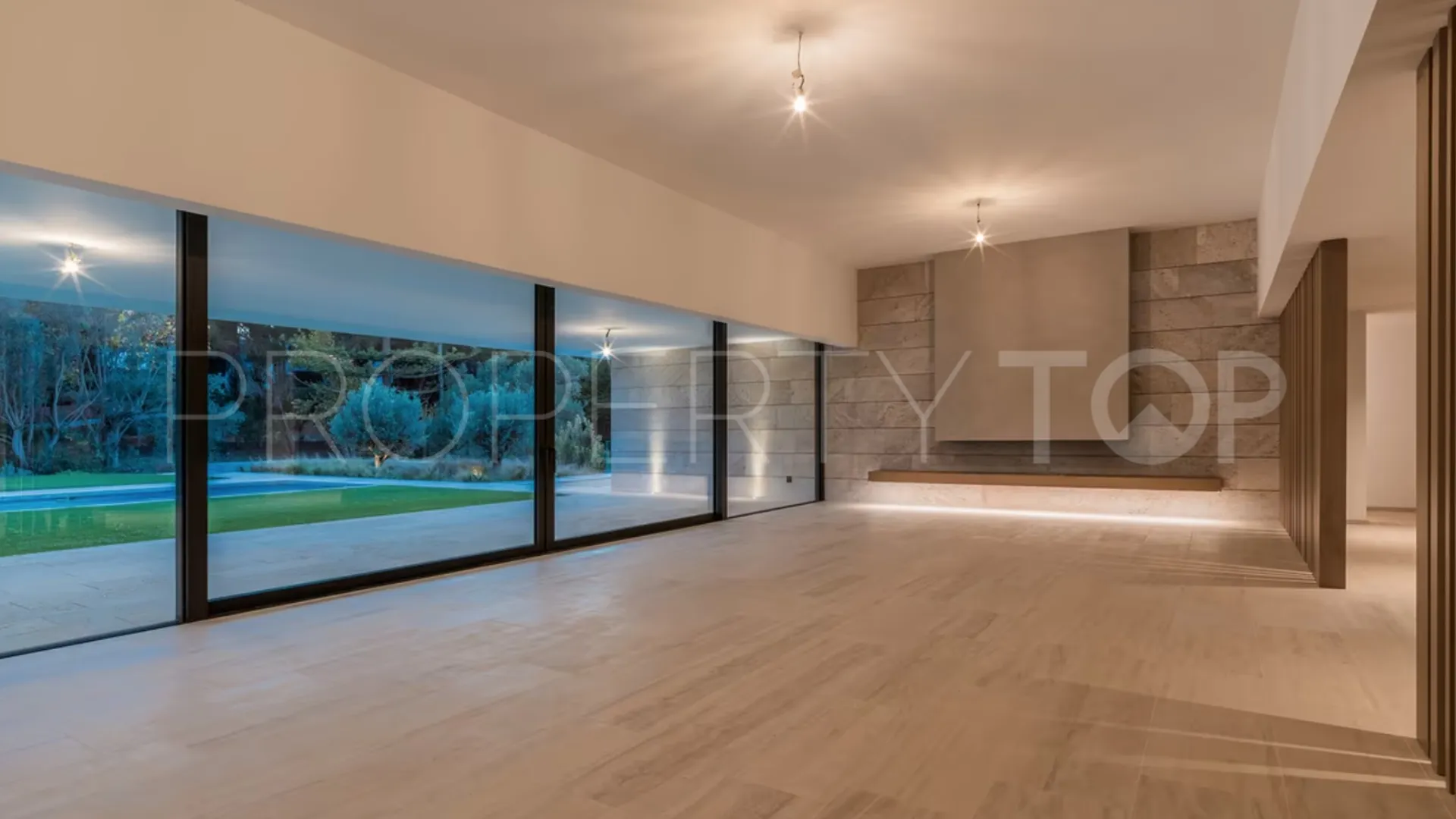 For sale Kings & Queens villa