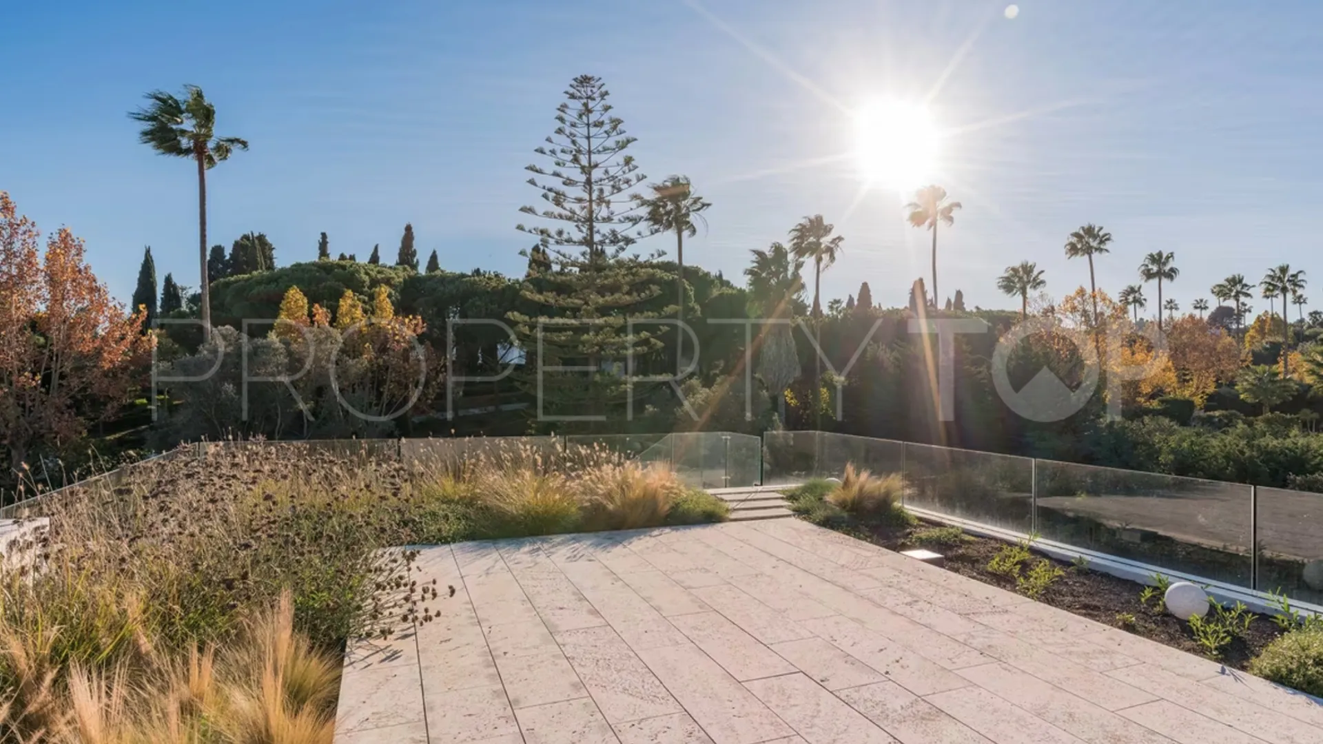 For sale Kings & Queens villa