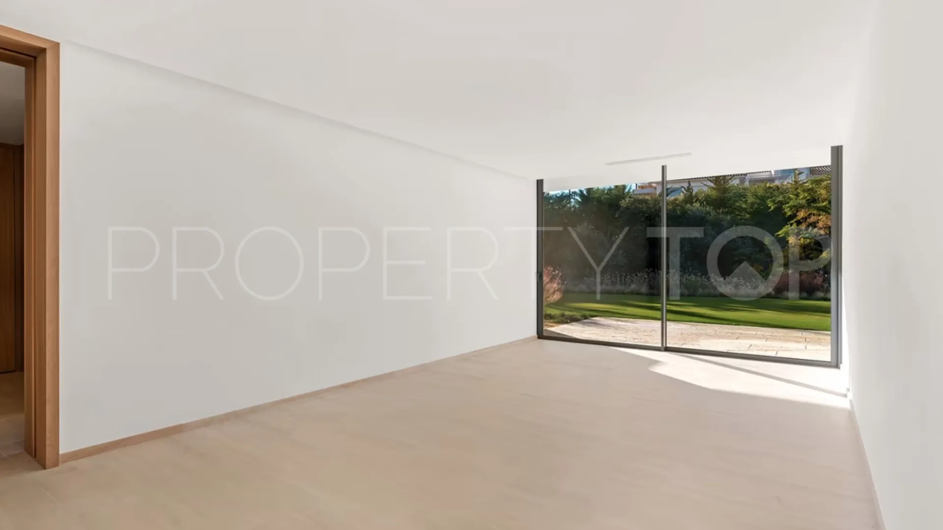 For sale Kings & Queens villa
