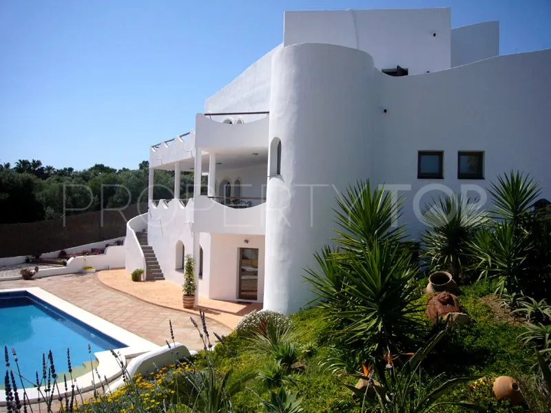 Se vende villa de 5 dormitorios en Zona F