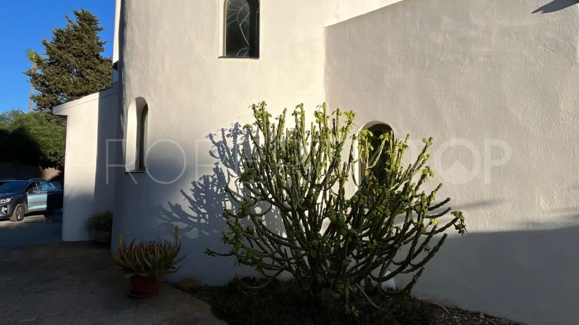 Se vende villa de 5 dormitorios en Zona F