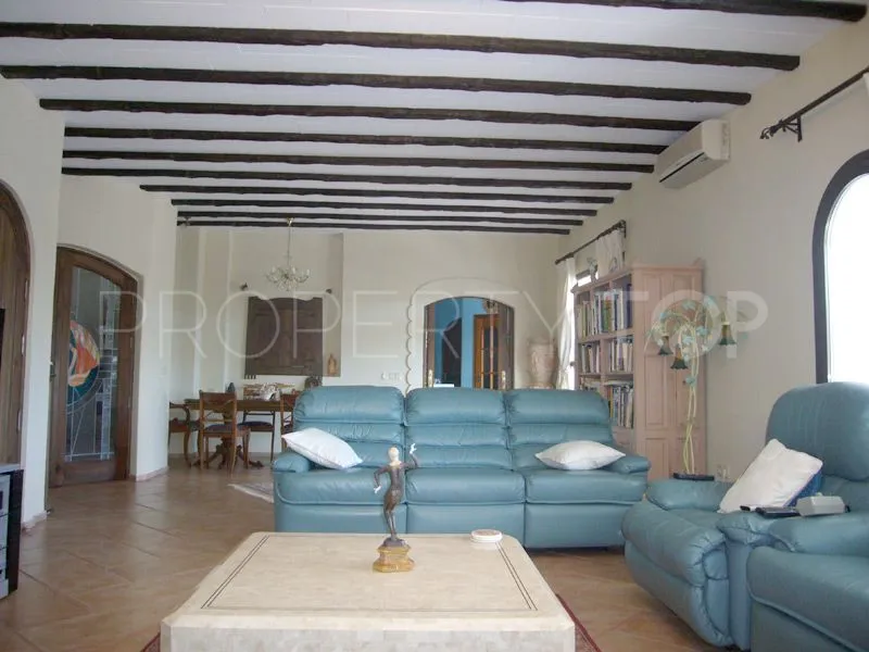 Se vende villa de 5 dormitorios en Zona F