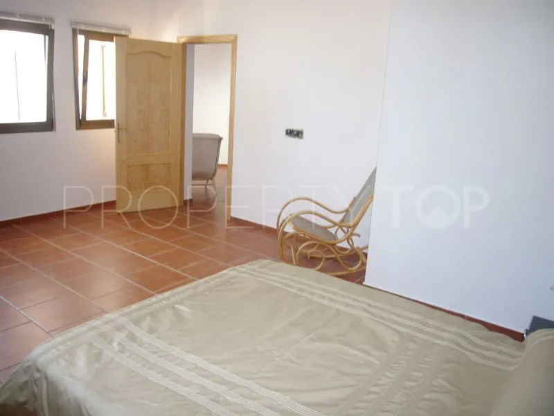 Se vende villa de 5 dormitorios en Zona F