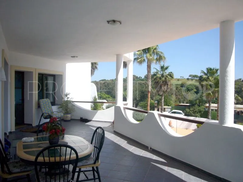 Se vende villa de 5 dormitorios en Zona F