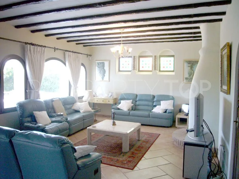 Se vende villa de 5 dormitorios en Zona F