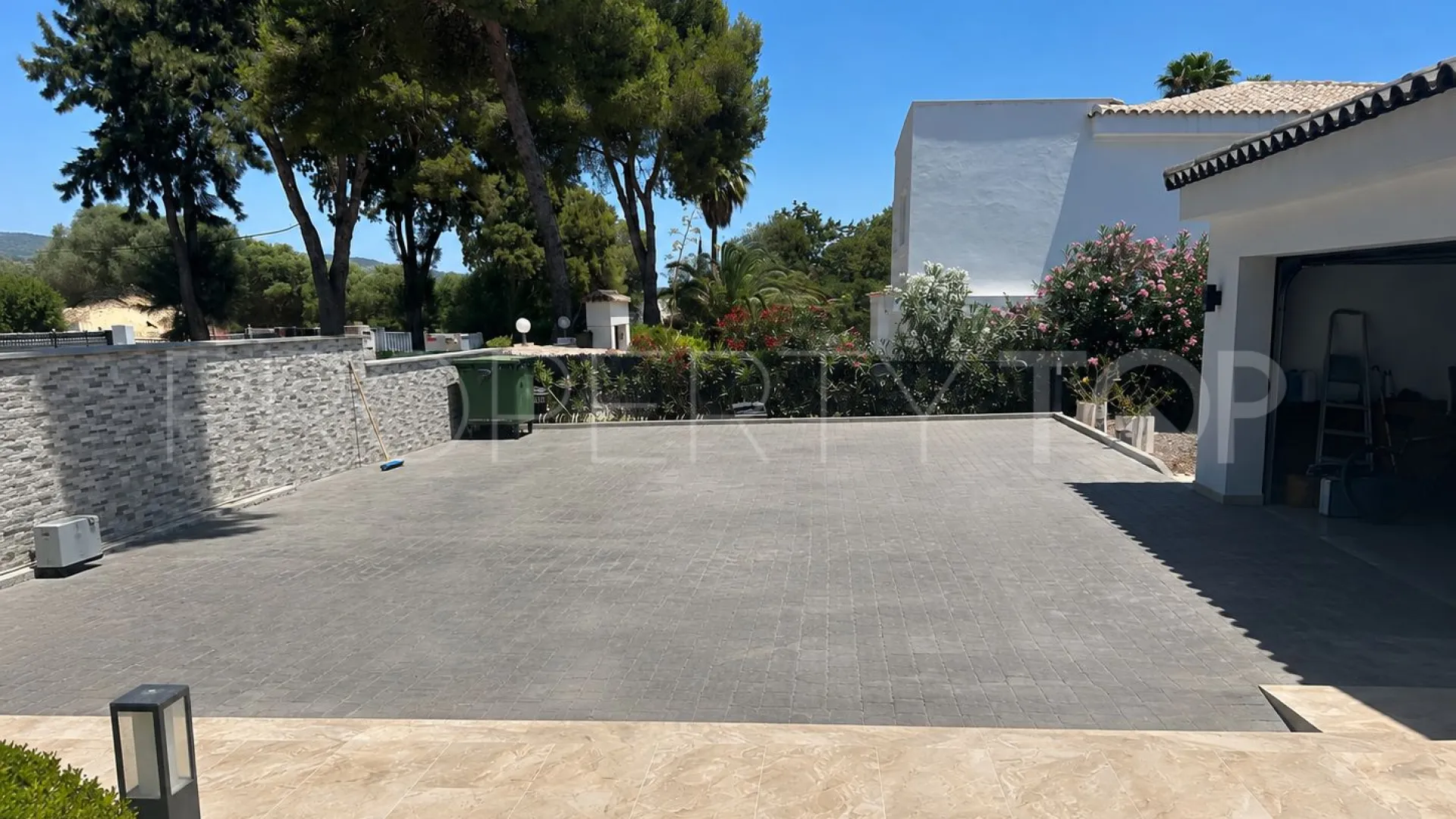 Se vende villa con 5 dormitorios en Reyes y Reinas