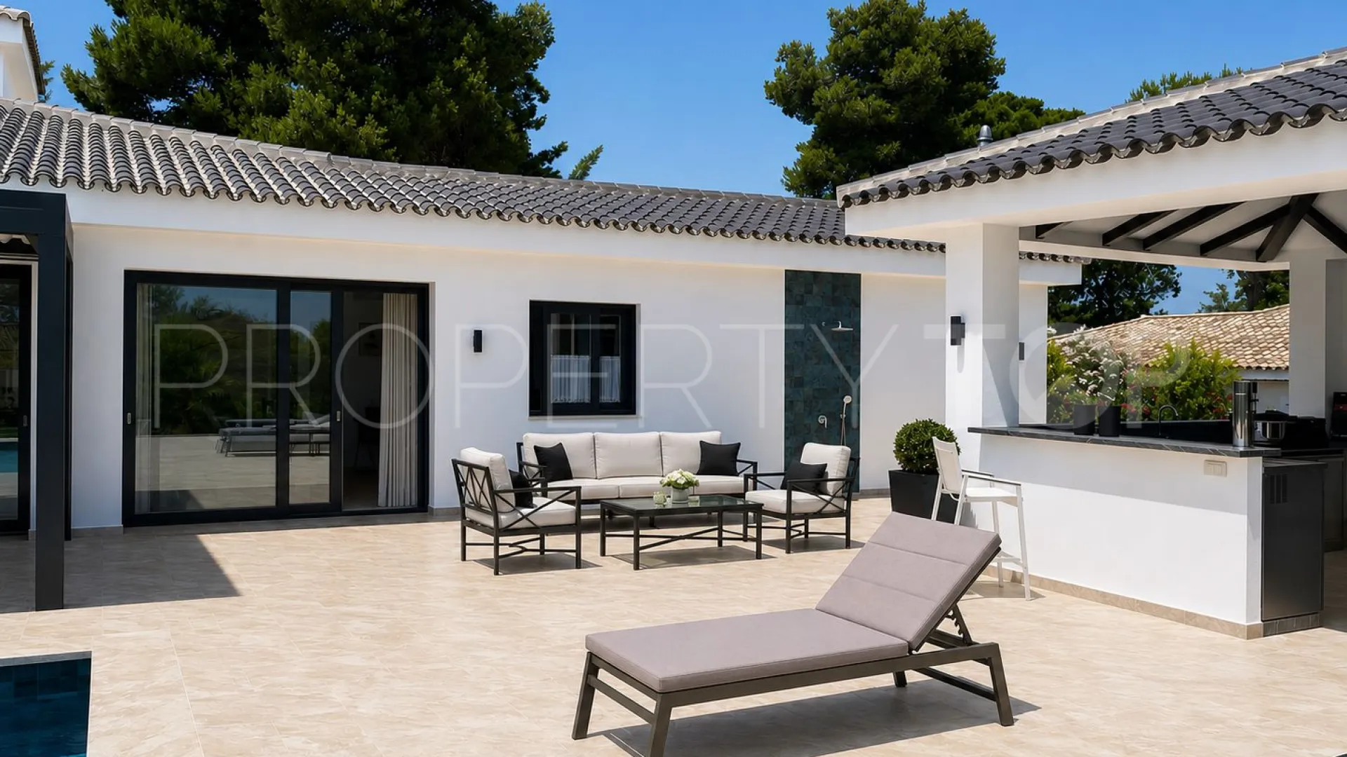 Se vende villa con 5 dormitorios en Reyes y Reinas