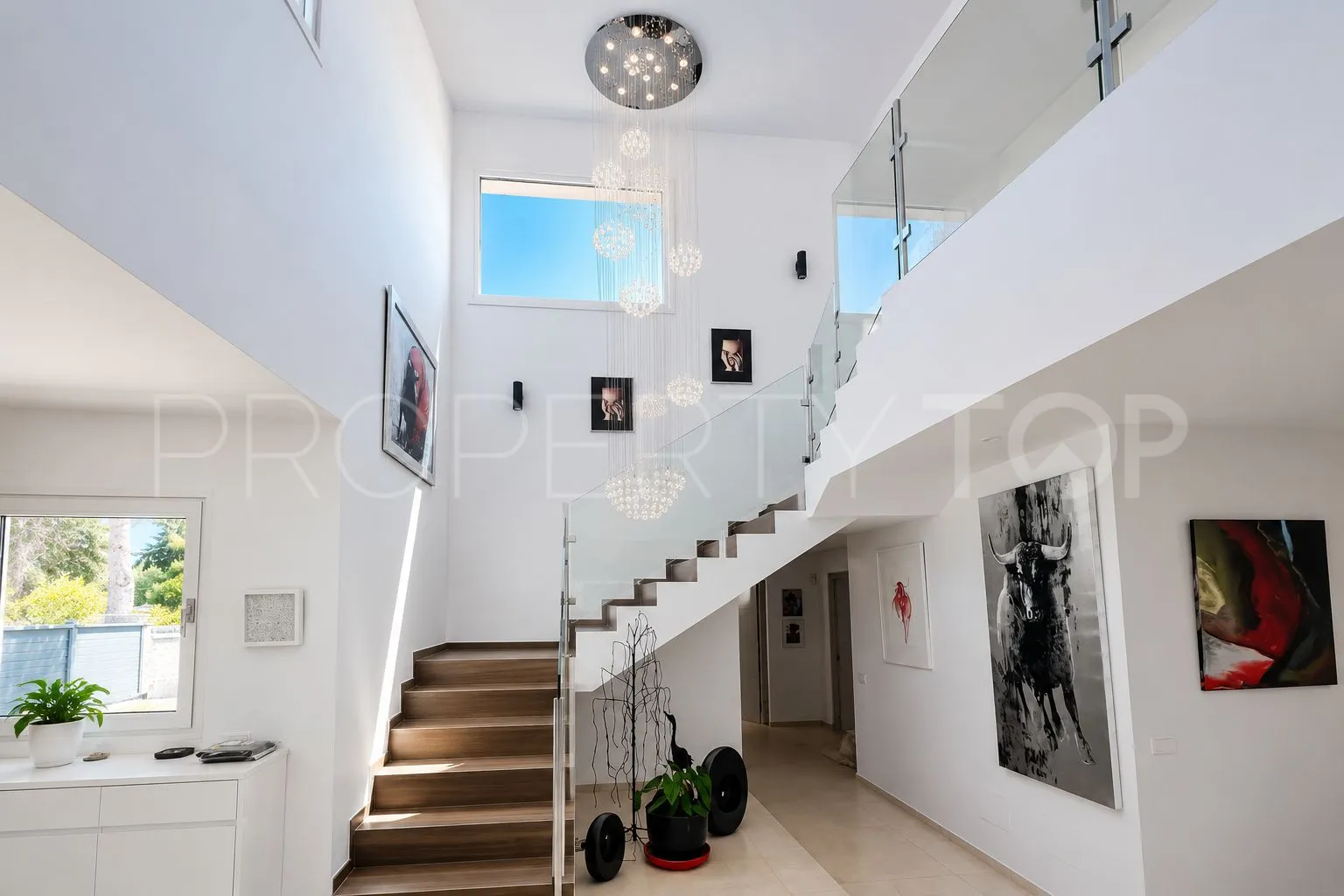 Se vende villa con 5 dormitorios en Reyes y Reinas