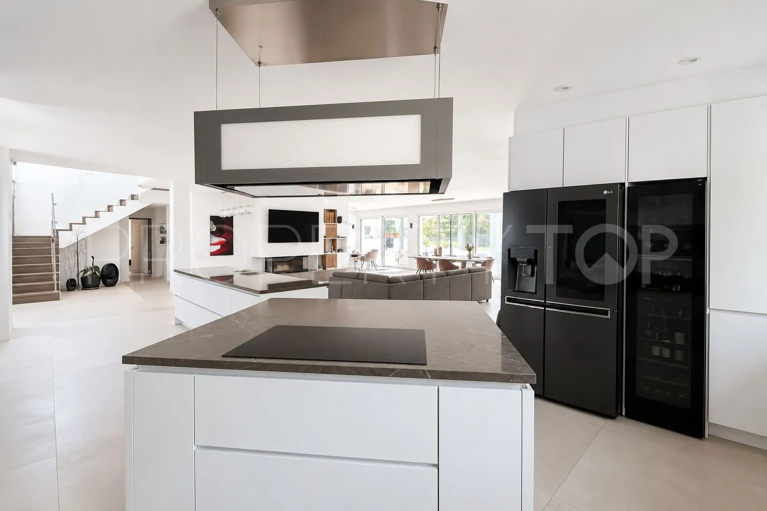 Se vende villa con 5 dormitorios en Reyes y Reinas