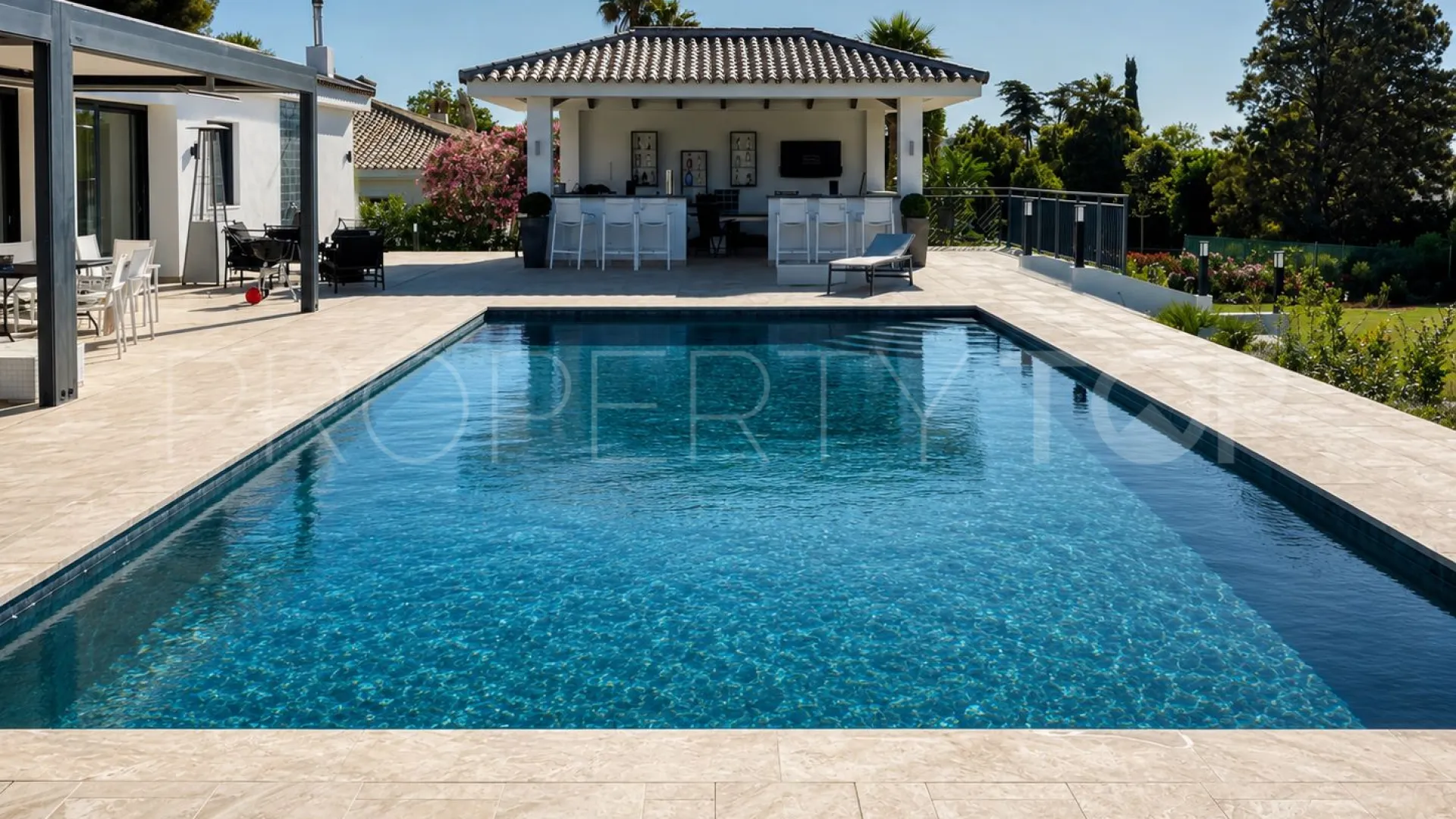Se vende villa con 5 dormitorios en Reyes y Reinas