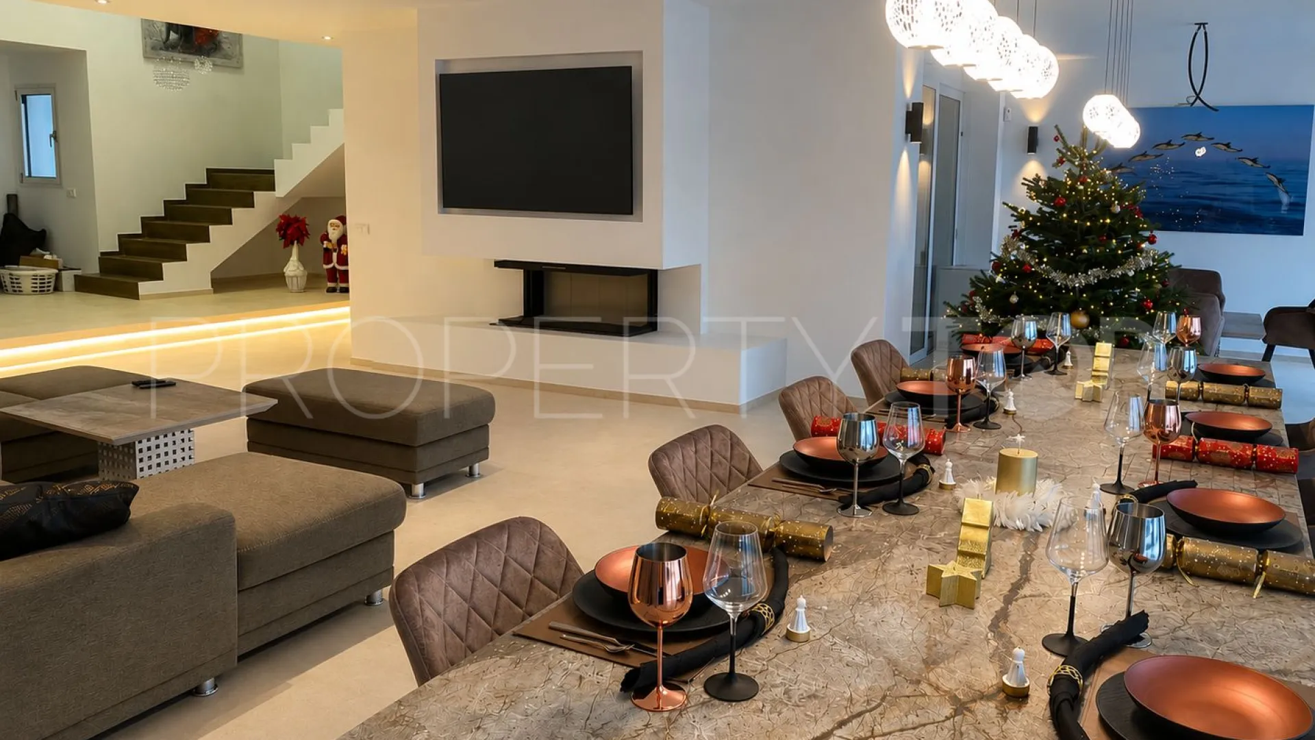 Se vende villa con 5 dormitorios en Reyes y Reinas