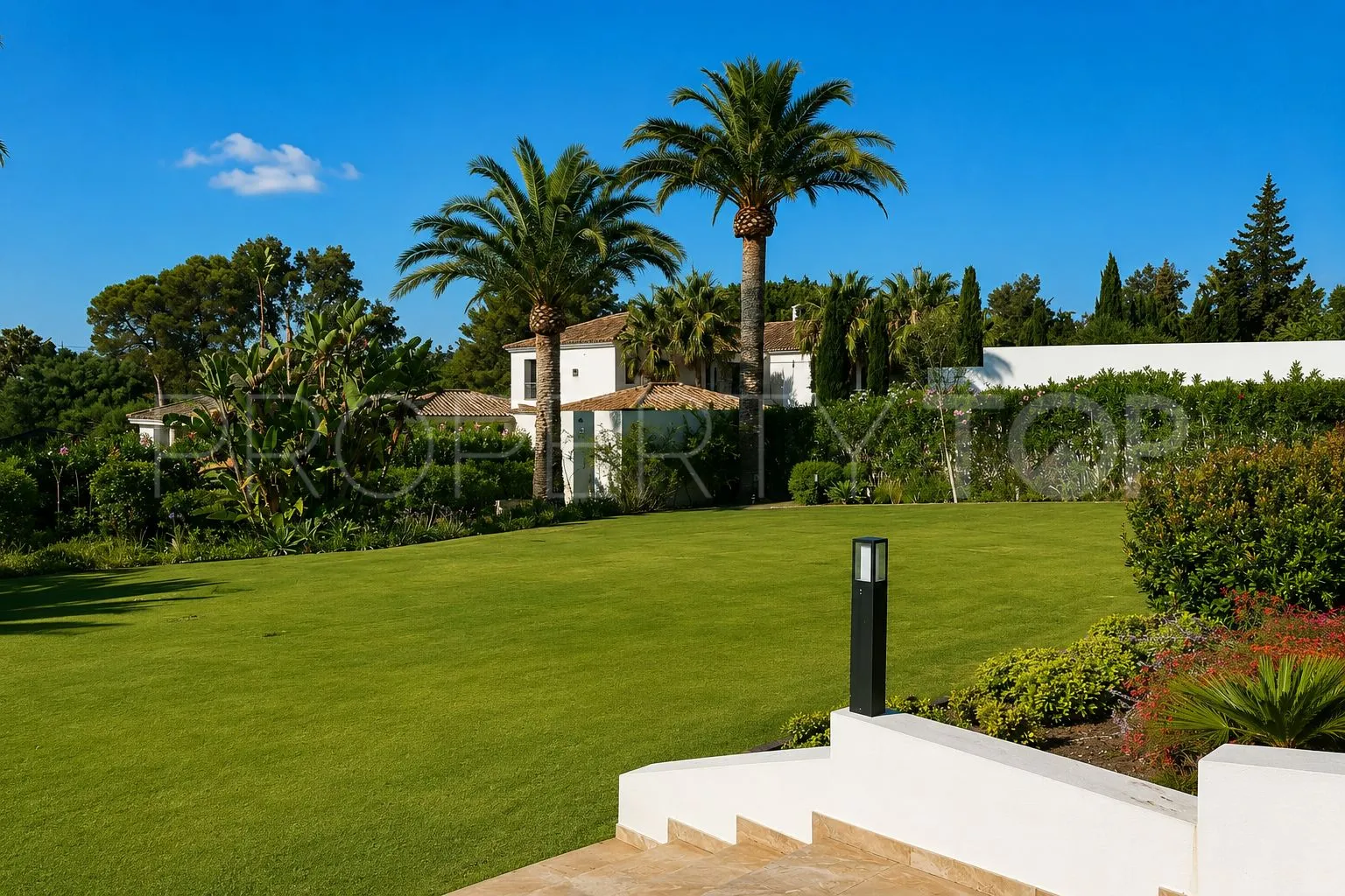 Se vende villa con 5 dormitorios en Reyes y Reinas