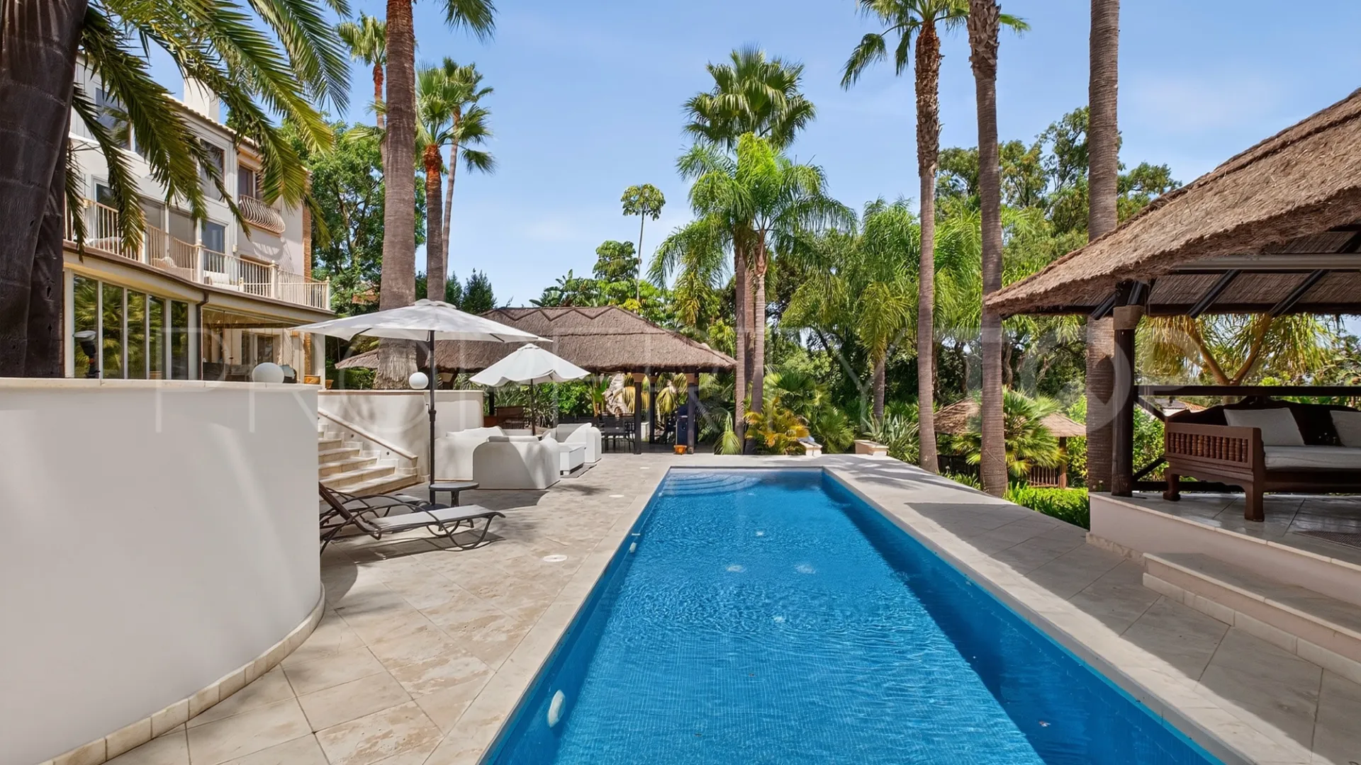 Villa for sale in Zona C with 7 bedrooms