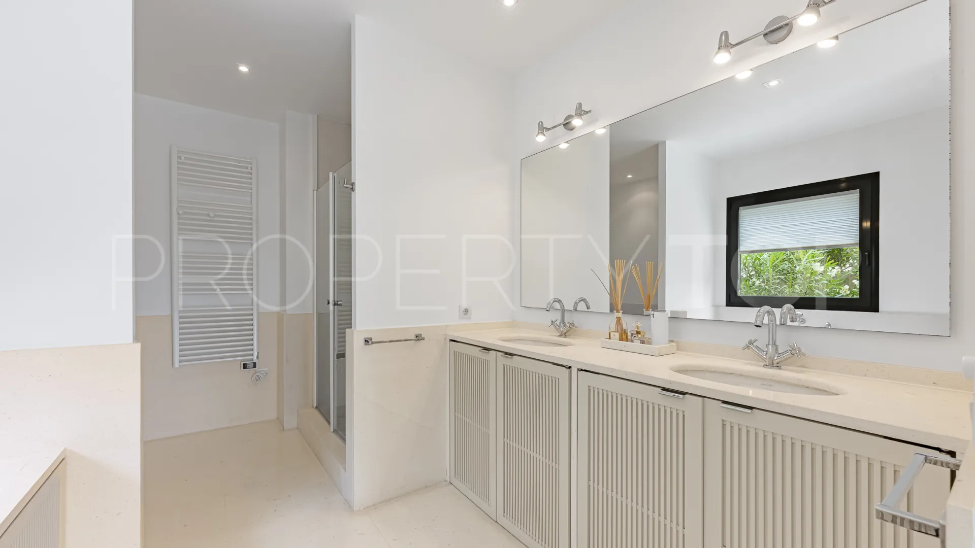 Villa en venta en Las Cimas con 5 dormitorios