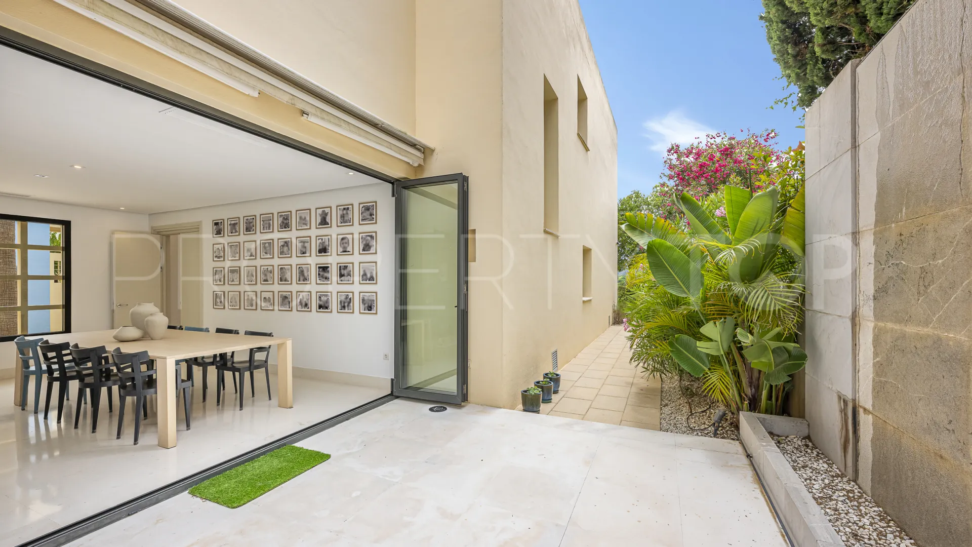 Villa en venta en Las Cimas con 5 dormitorios