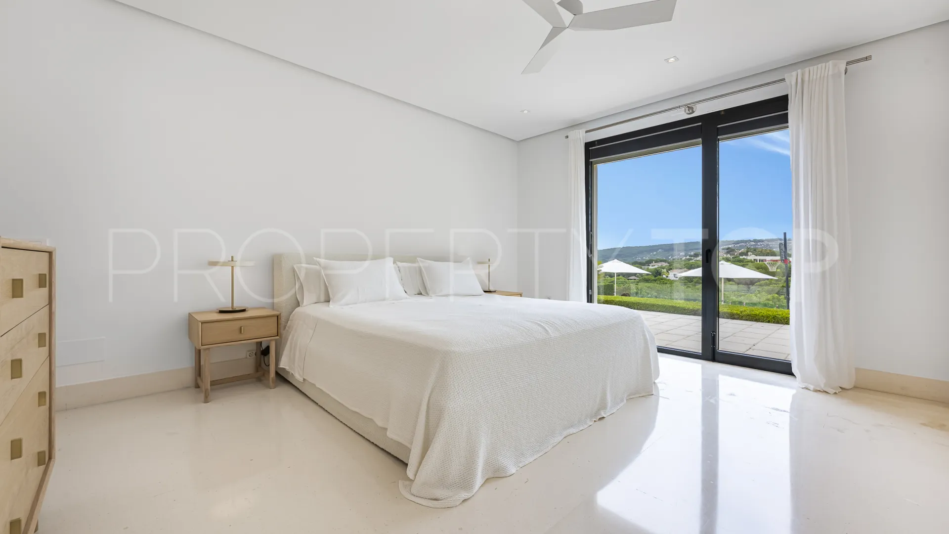 Villa en venta en Las Cimas con 5 dormitorios