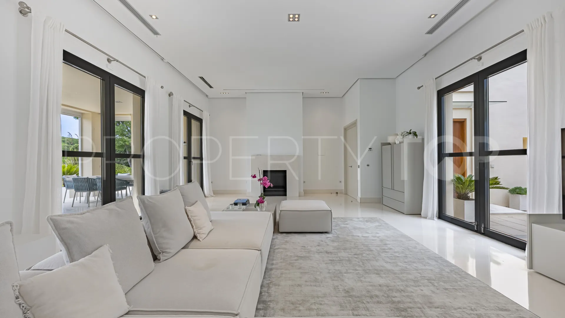 Villa en venta en Las Cimas con 5 dormitorios
