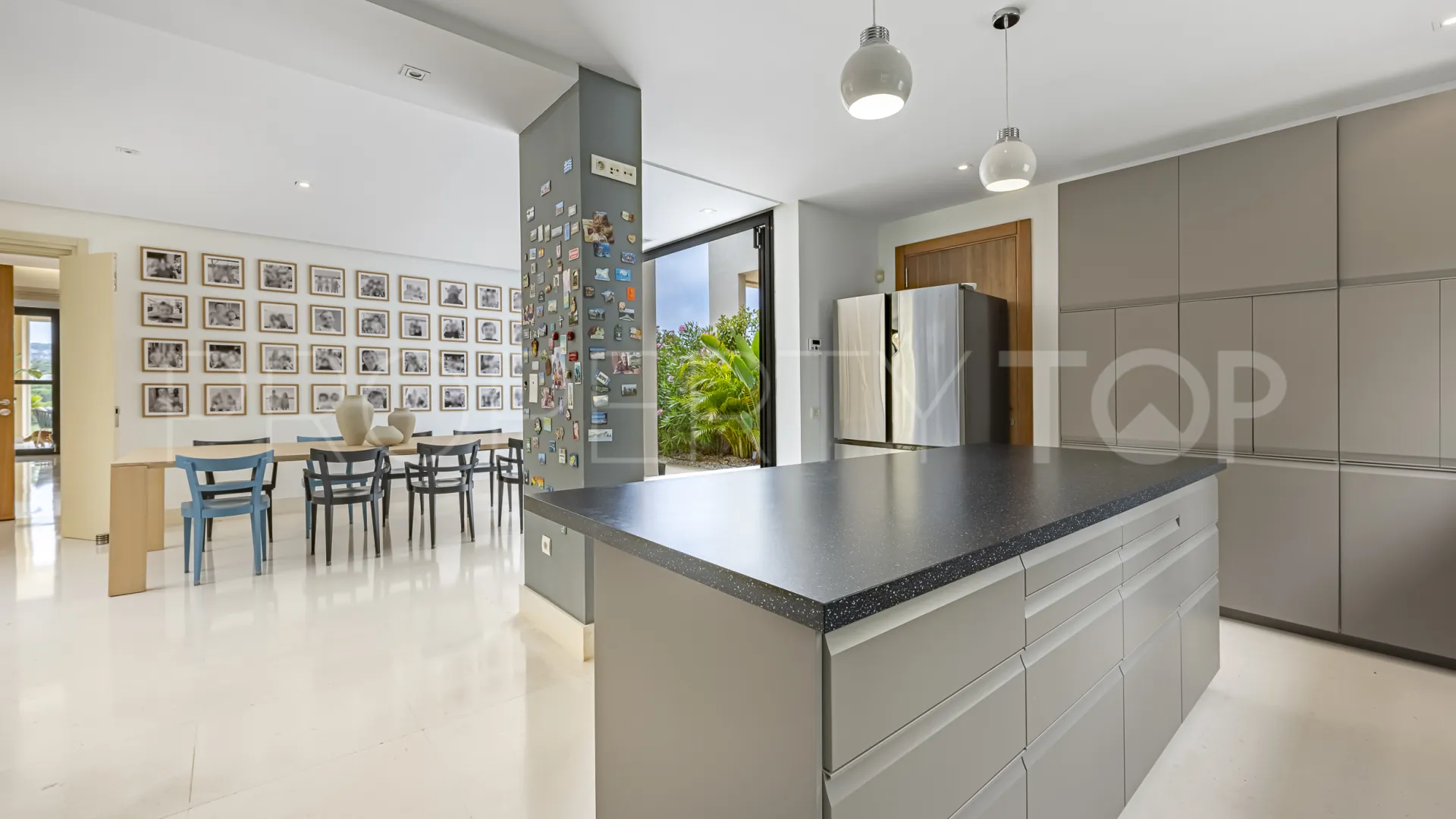 Villa en venta en Las Cimas con 5 dormitorios