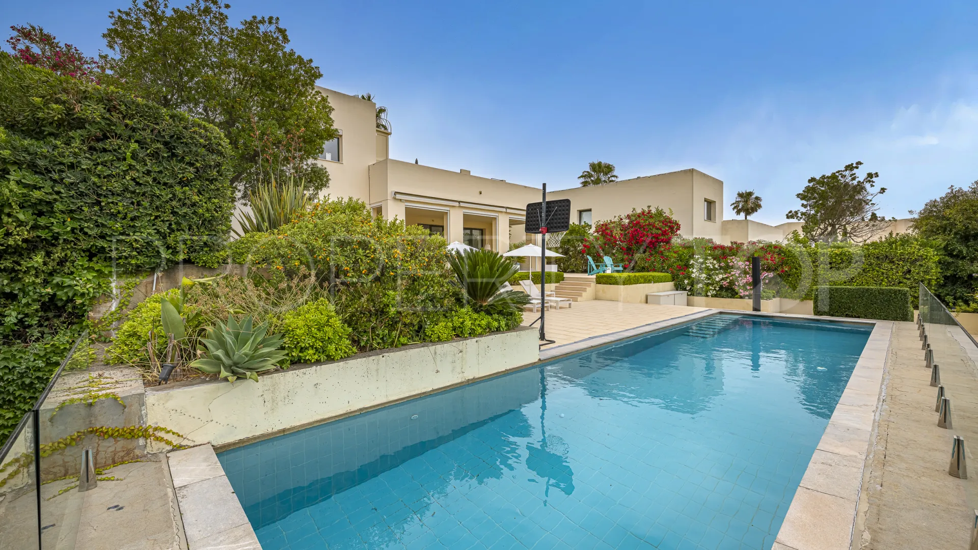 Villa en venta en Las Cimas con 5 dormitorios