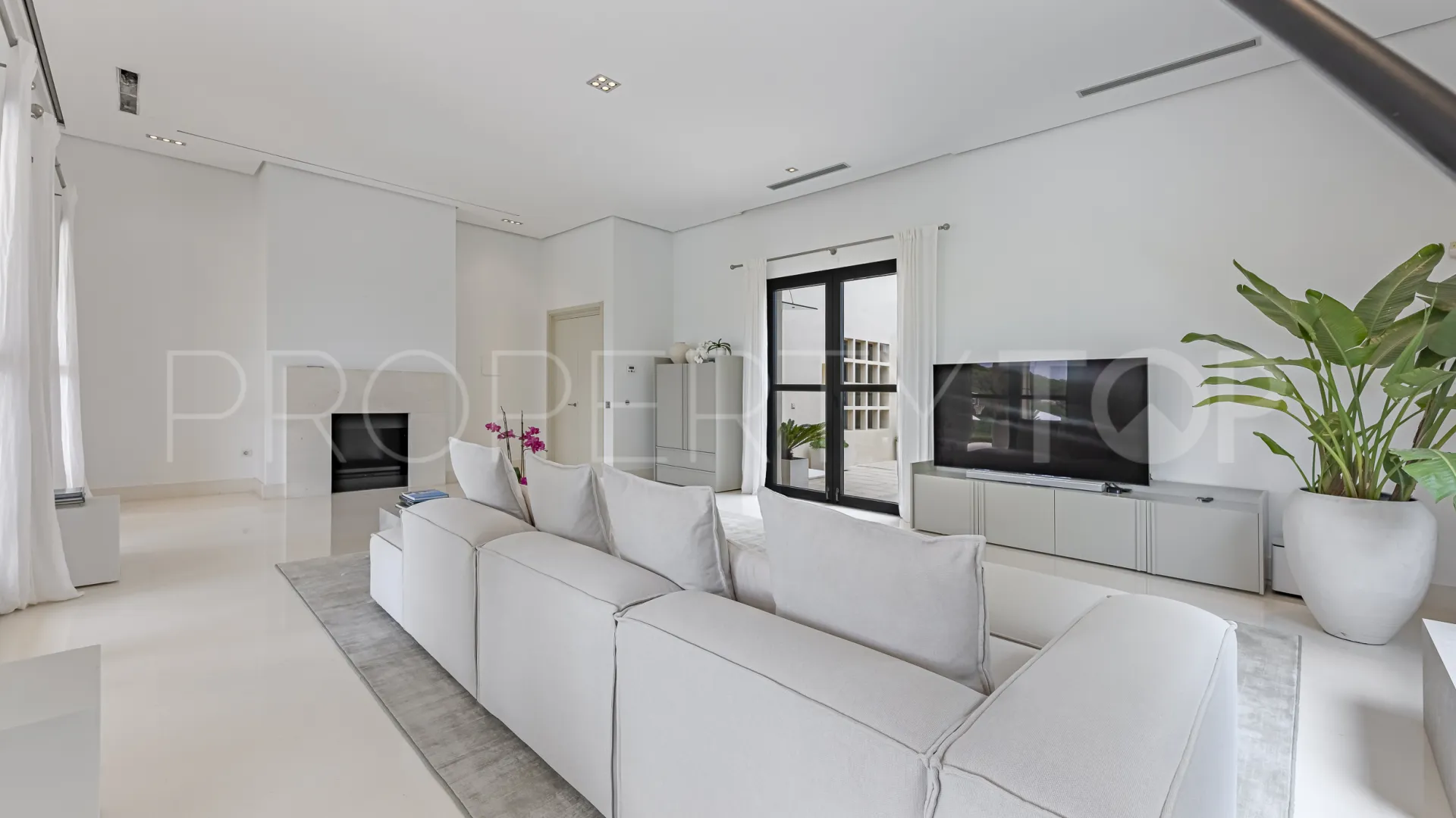 Villa en venta en Las Cimas con 5 dormitorios