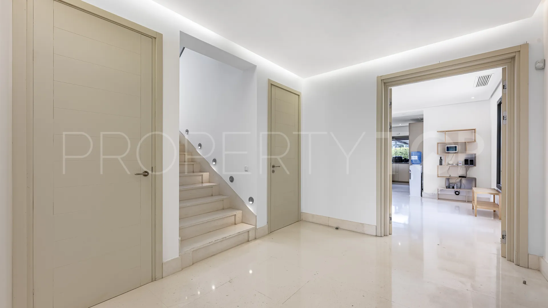Villa en venta en Las Cimas con 5 dormitorios