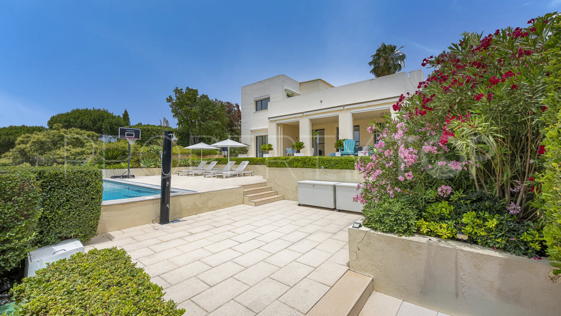 Villa en venta en Las Cimas con 5 dormitorios