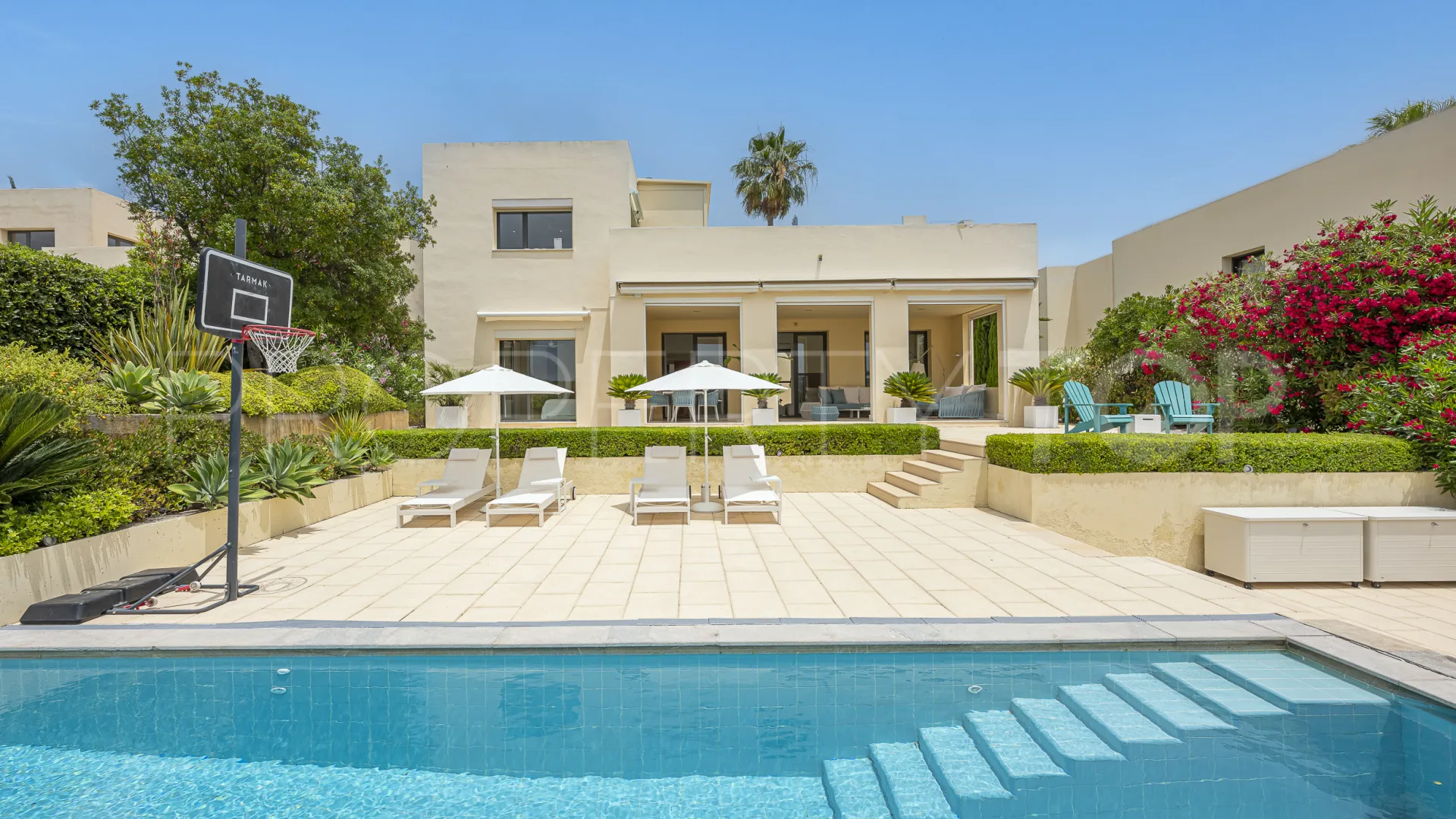 Villa en venta en Las Cimas con 5 dormitorios