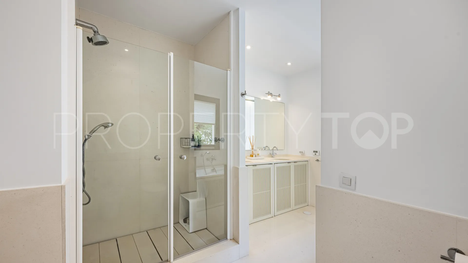 Villa en venta en Las Cimas con 5 dormitorios