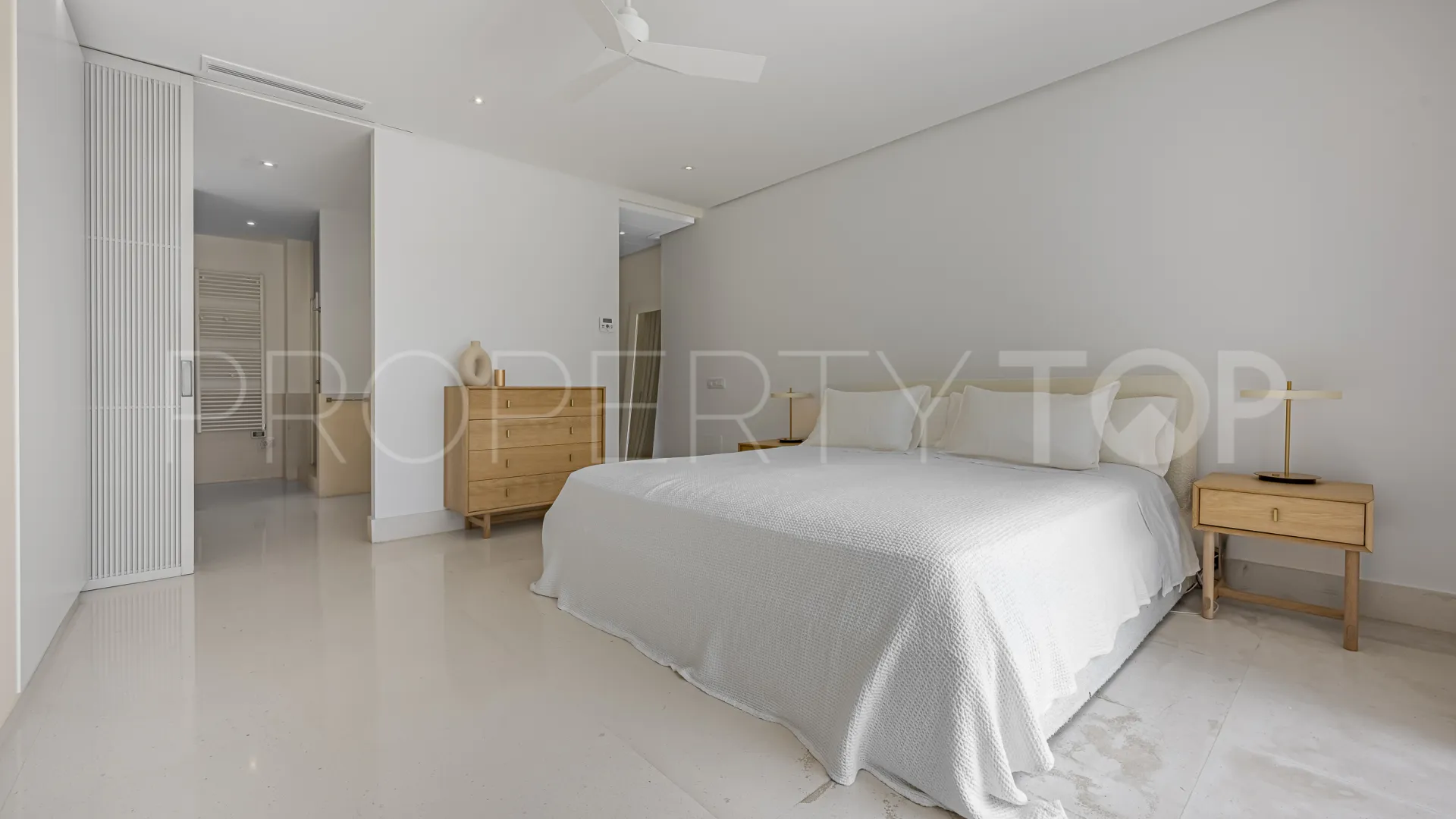 Villa en venta en Las Cimas con 5 dormitorios