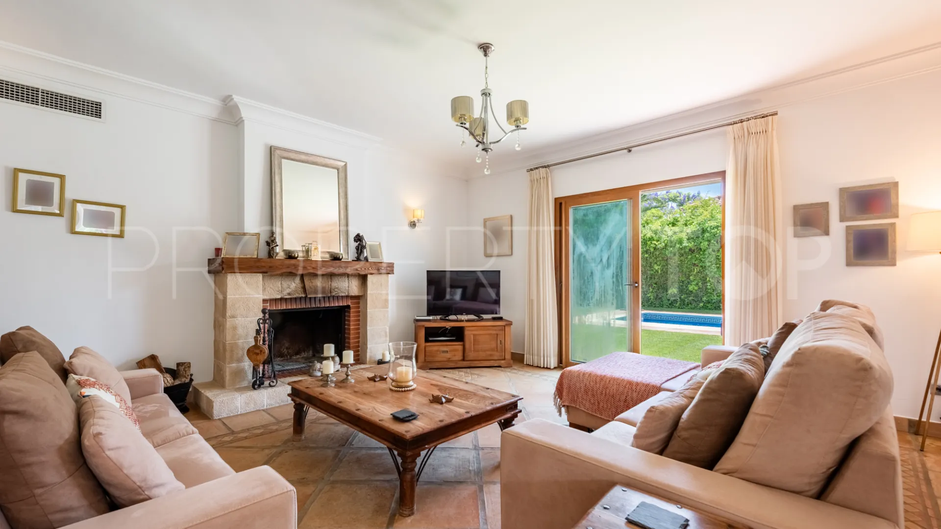 For sale villa in Zona B