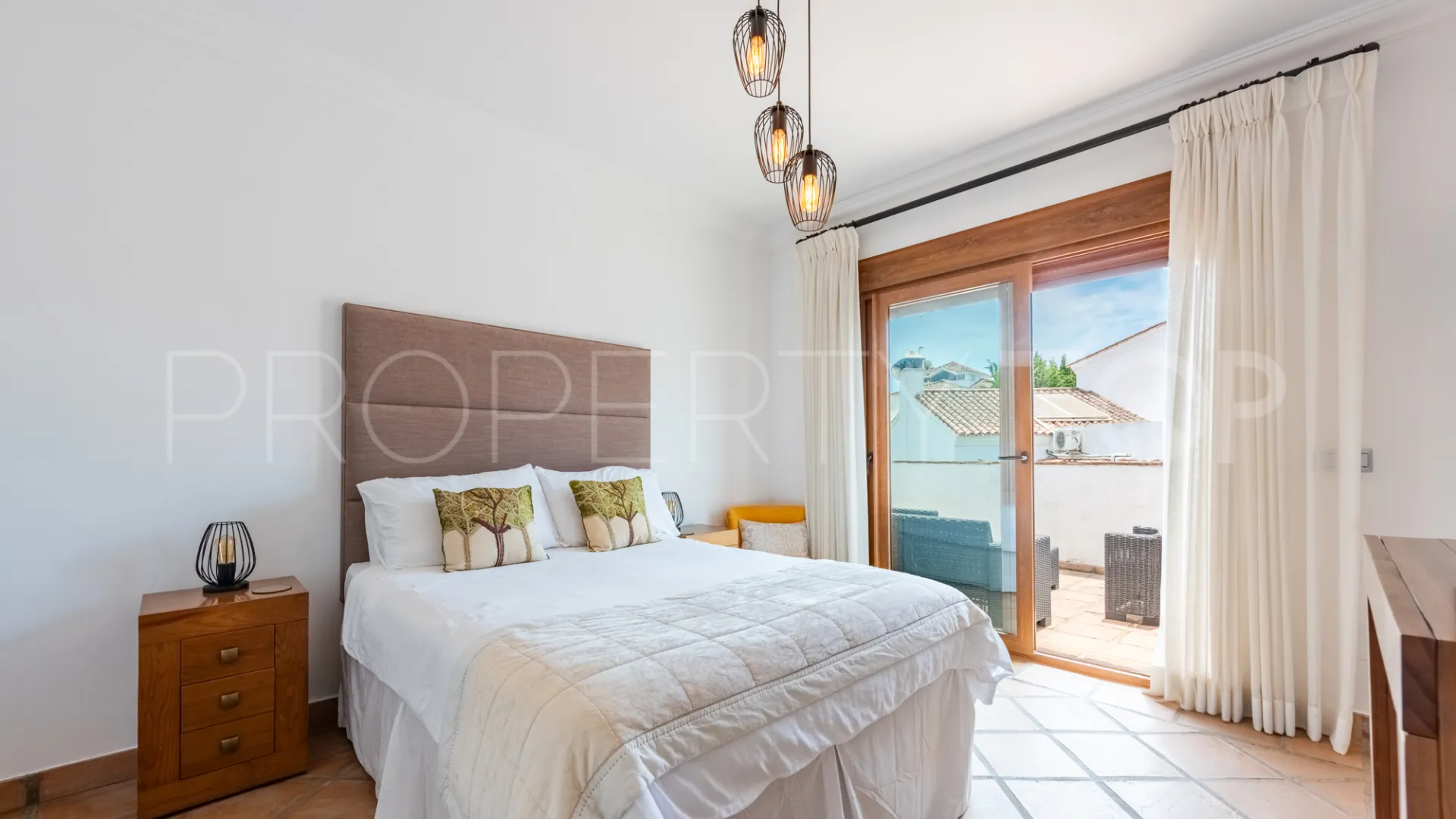 For sale villa in Zona B