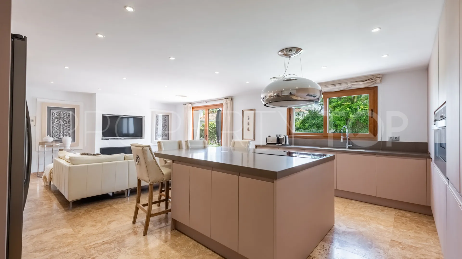 For sale villa in Zona B