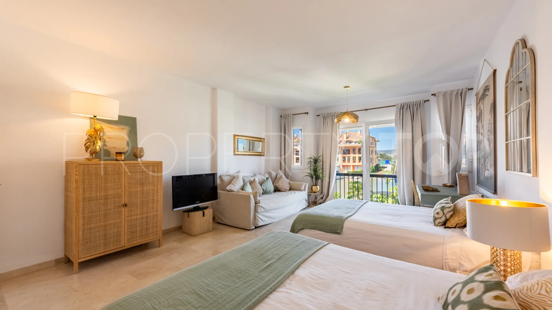 Duplex planta baja de 4 dormitorios en venta en Isla del Pez Volador