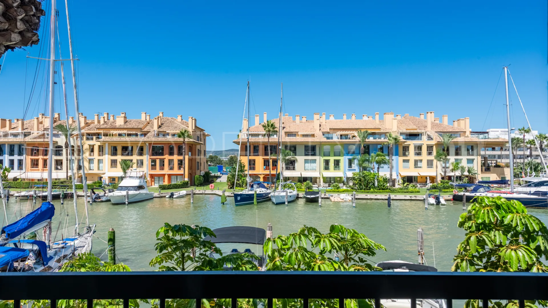 Duplex planta baja de 4 dormitorios en venta en Isla del Pez Volador