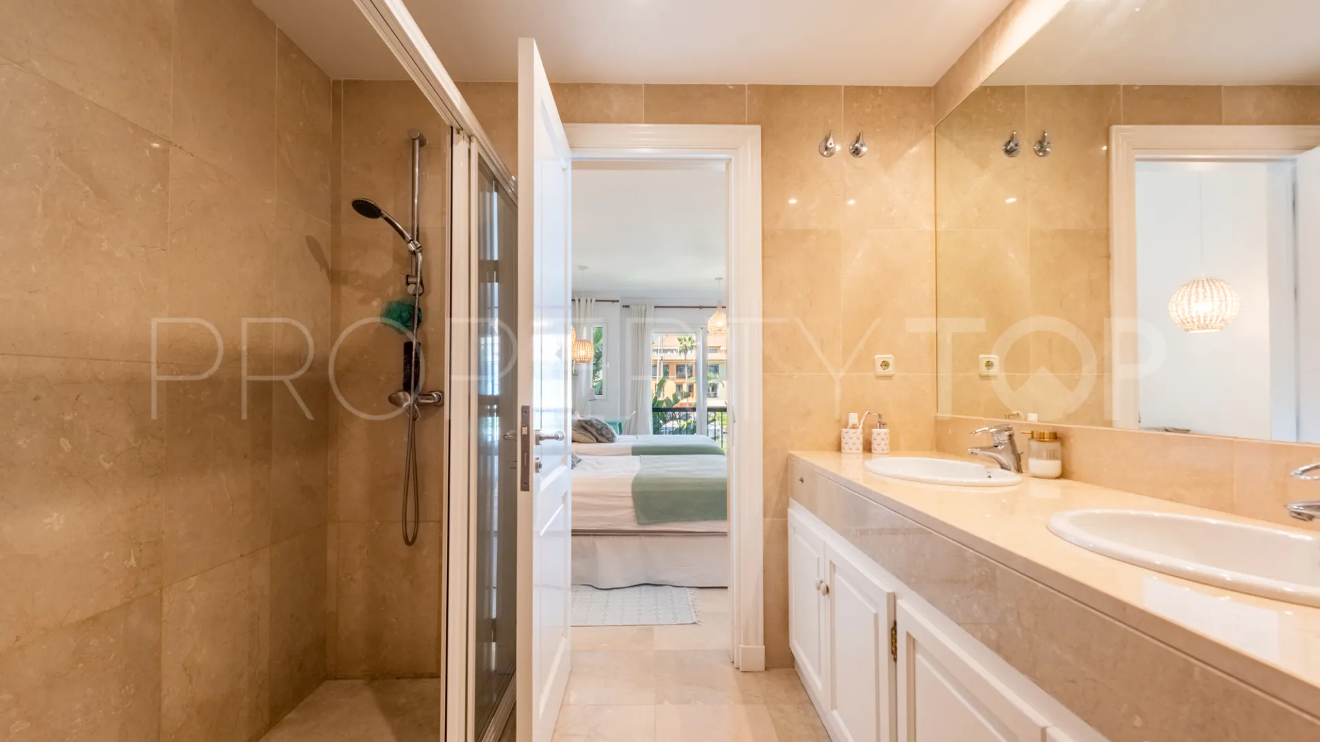 Duplex planta baja de 4 dormitorios en venta en Isla del Pez Volador