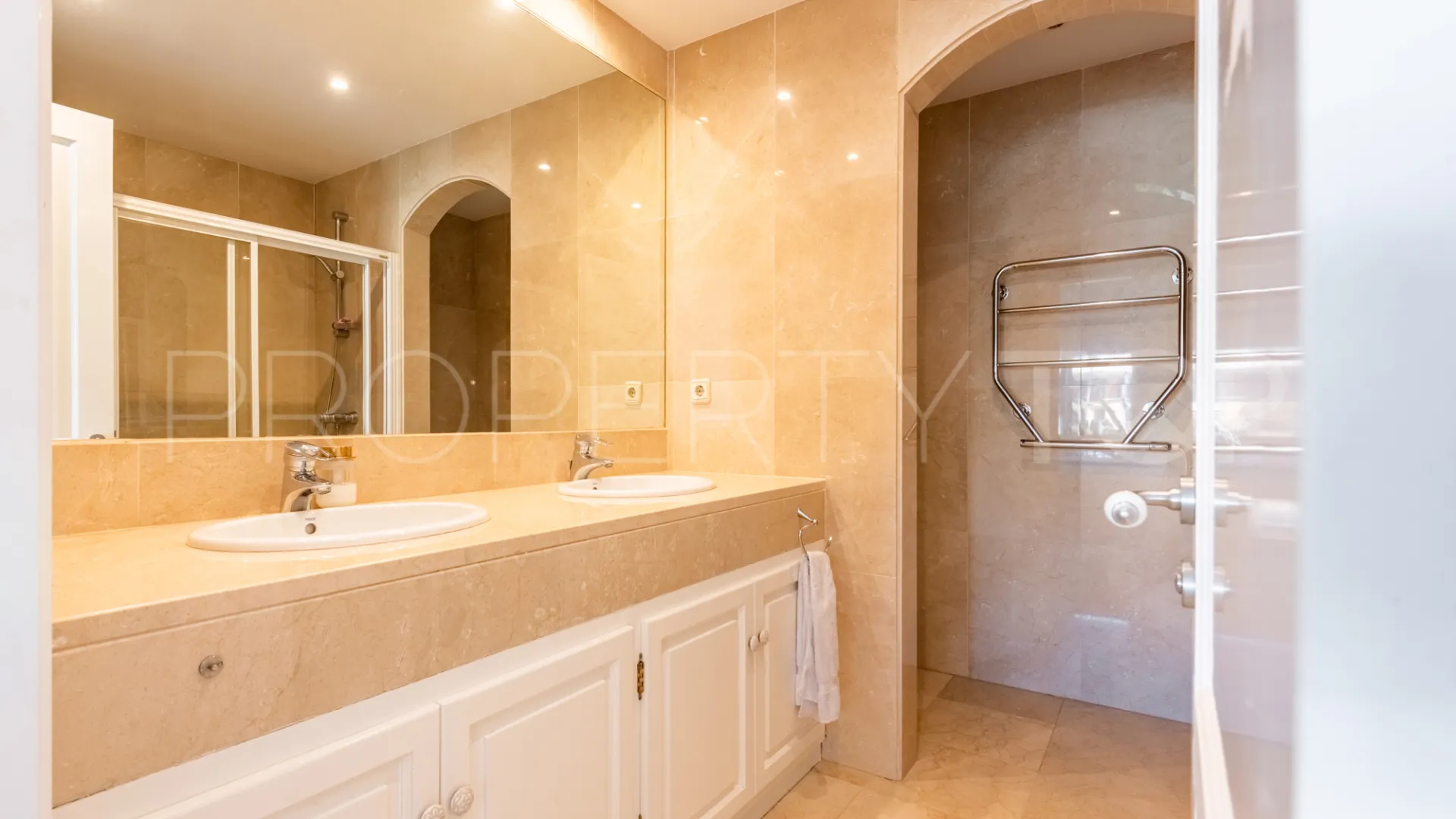 Duplex planta baja de 4 dormitorios en venta en Isla del Pez Volador